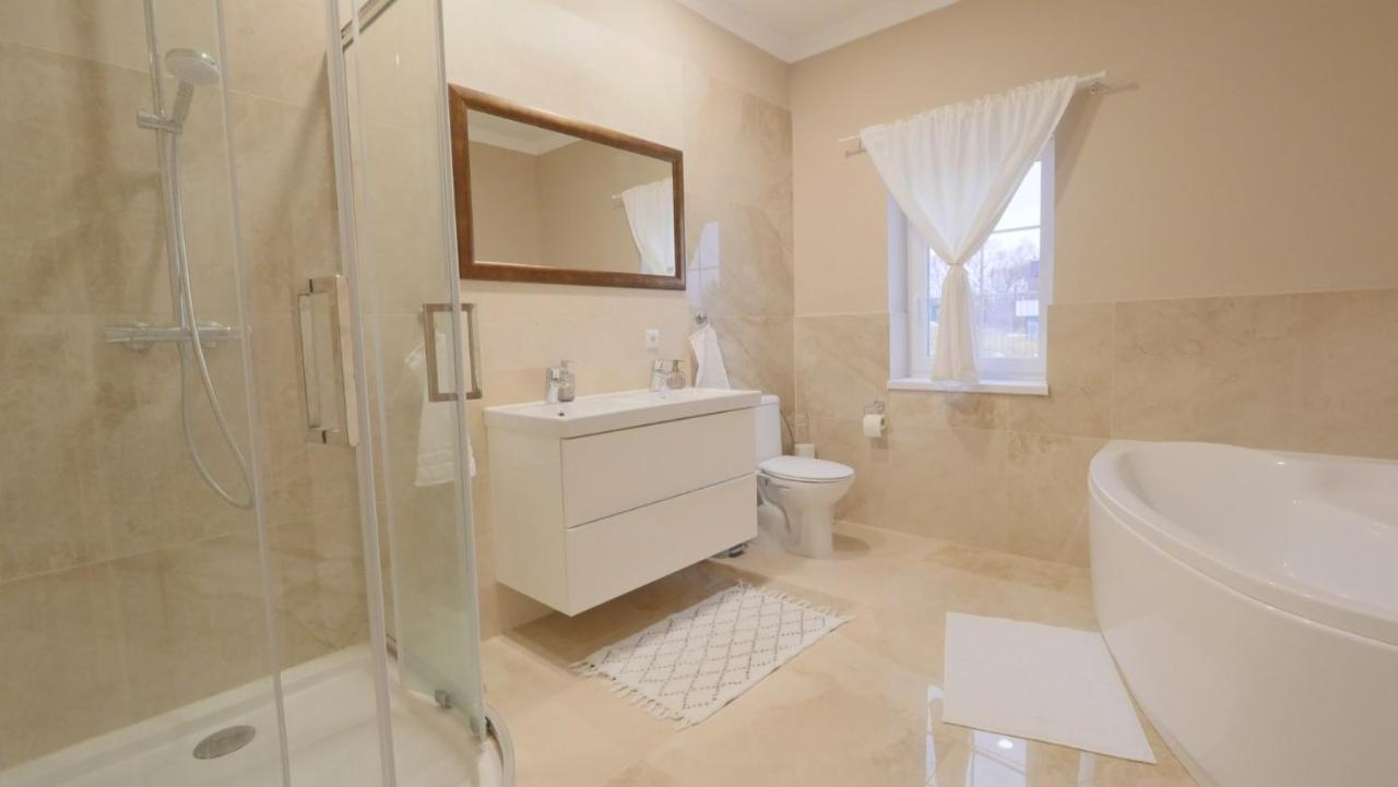 فيلا Liptovský Mikulášفي Apartmanovy Dom S Virivkou, Pod Secnom, Liptovsky Jan المظهر الخارجي الصورة
