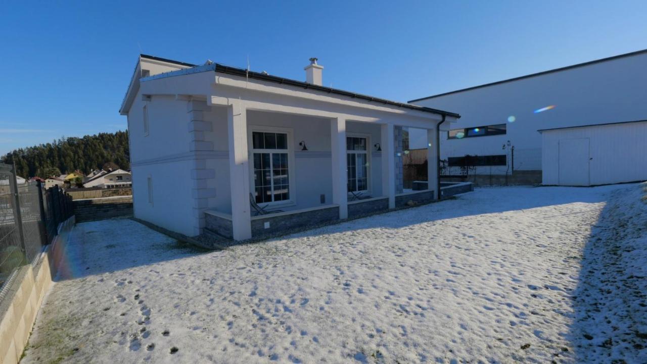 فيلا Liptovský Mikulášفي Apartmanovy Dom S Virivkou, Pod Secnom, Liptovsky Jan المظهر الخارجي الصورة