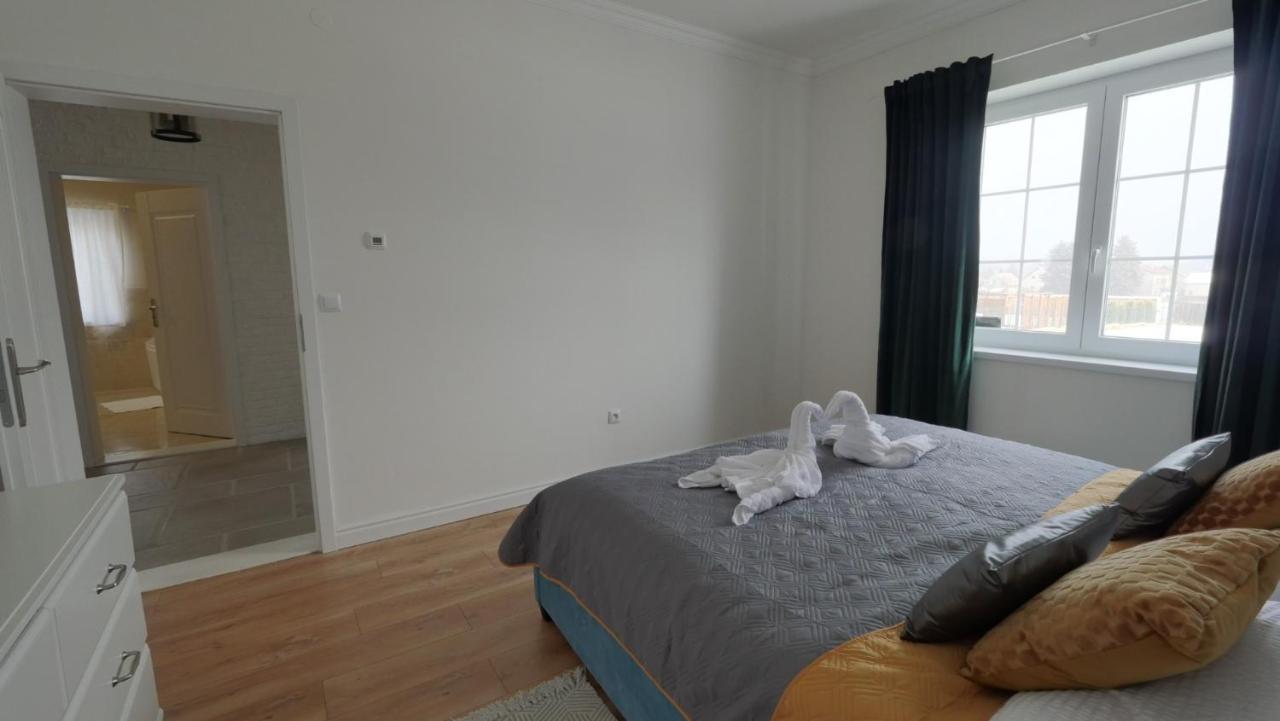 فيلا Liptovský Mikulášفي Apartmanovy Dom S Virivkou, Pod Secnom, Liptovsky Jan المظهر الخارجي الصورة