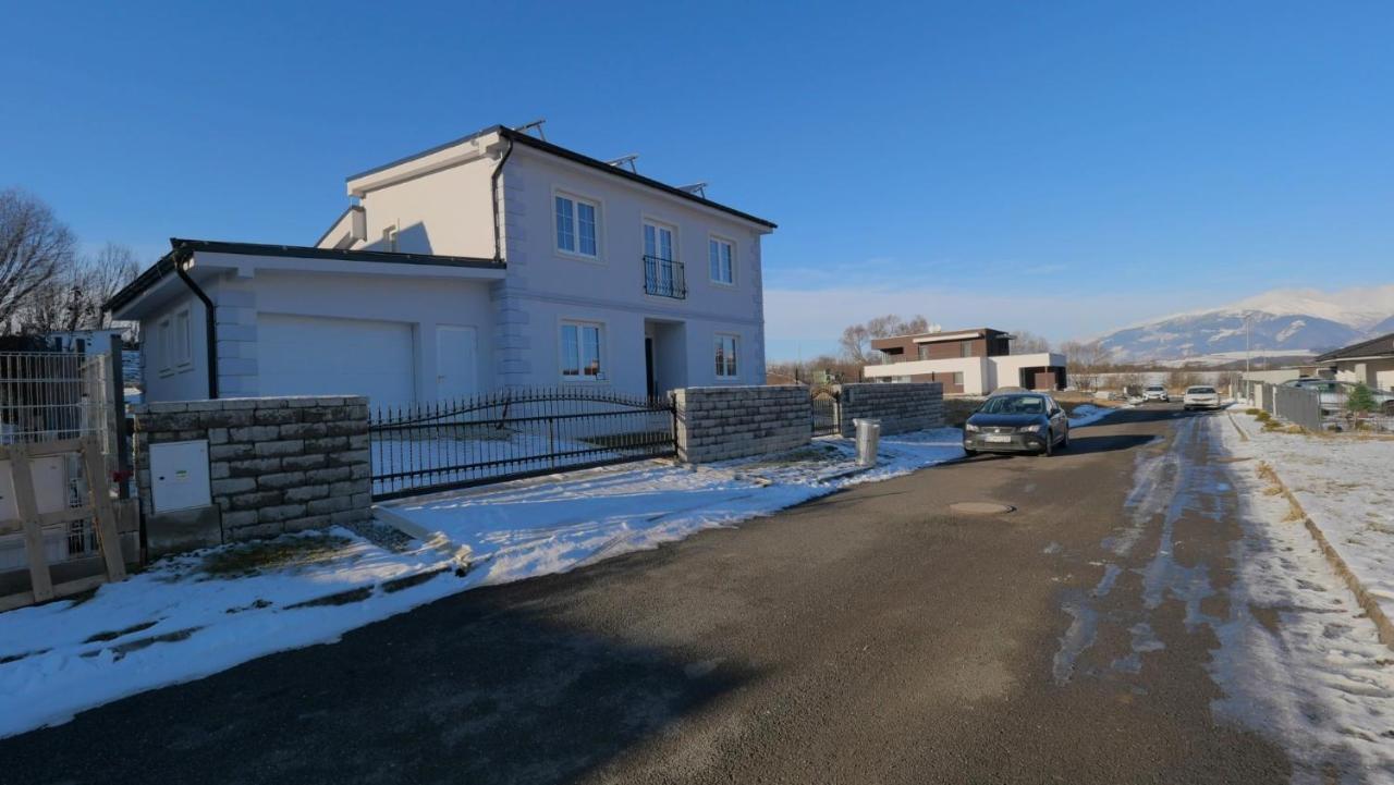 فيلا Liptovský Mikulášفي Apartmanovy Dom S Virivkou, Pod Secnom, Liptovsky Jan المظهر الخارجي الصورة