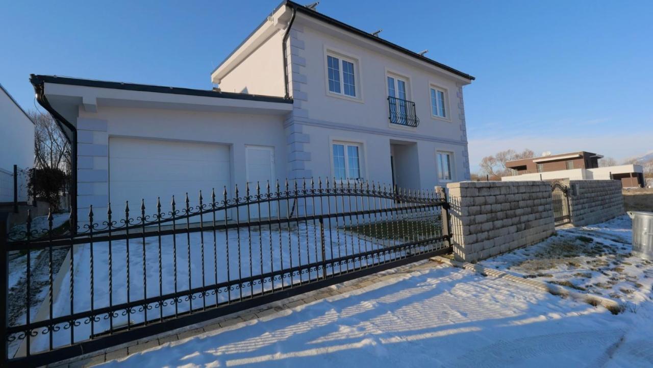 فيلا Liptovský Mikulášفي Apartmanovy Dom S Virivkou, Pod Secnom, Liptovsky Jan المظهر الخارجي الصورة