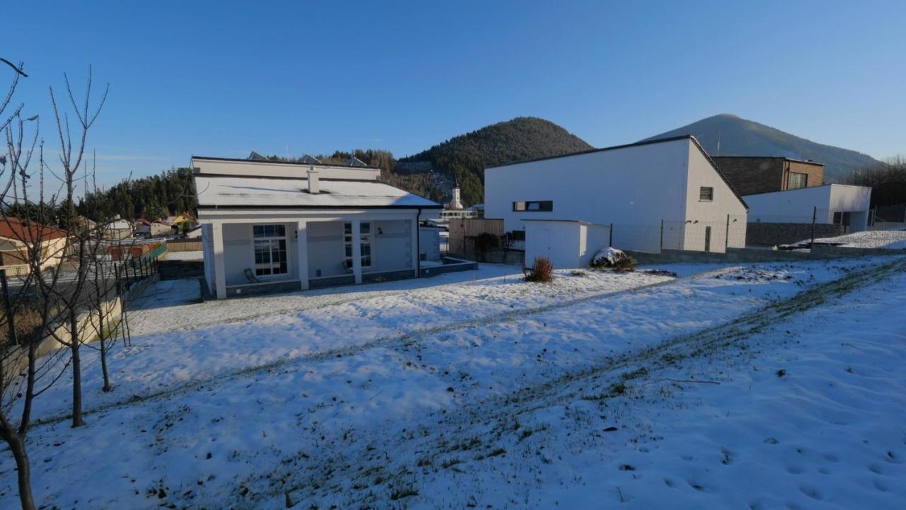 فيلا Liptovský Mikulášفي Apartmanovy Dom S Virivkou, Pod Secnom, Liptovsky Jan المظهر الخارجي الصورة