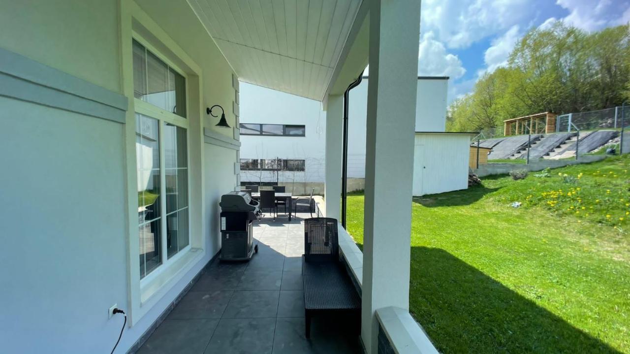 فيلا Liptovský Mikulášفي Apartmanovy Dom S Virivkou, Pod Secnom, Liptovsky Jan المظهر الخارجي الصورة