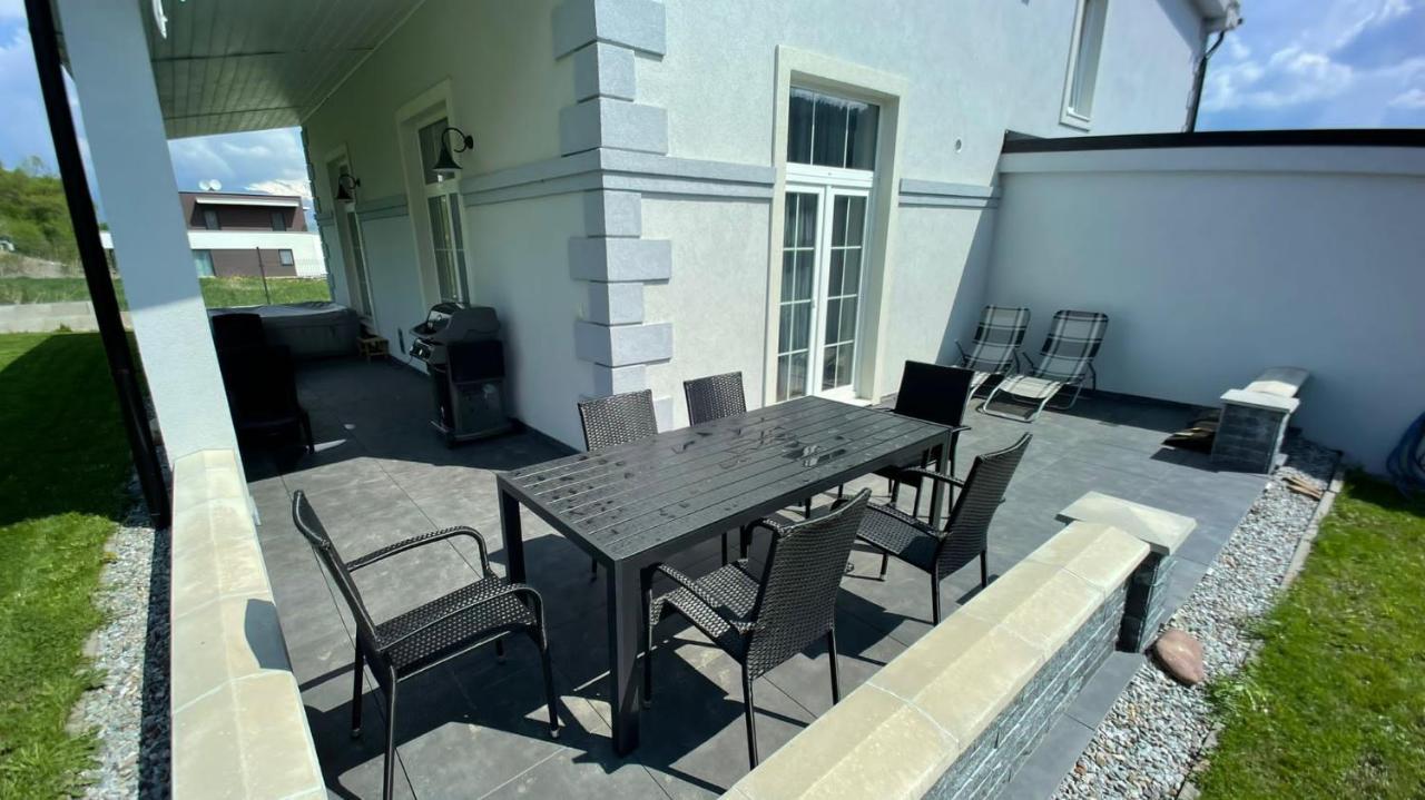 فيلا Liptovský Mikulášفي Apartmanovy Dom S Virivkou, Pod Secnom, Liptovsky Jan المظهر الخارجي الصورة