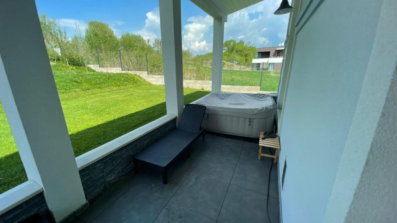 فيلا Liptovský Mikulášفي Apartmanovy Dom S Virivkou, Pod Secnom, Liptovsky Jan المظهر الخارجي الصورة